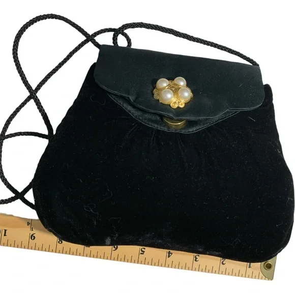 Gorgeous Black Elegant Crossbody with Pearl Decorations - Picture 7 of 7
